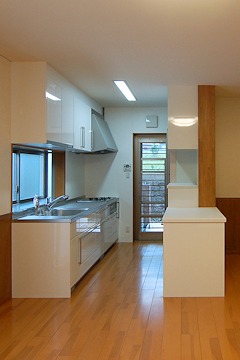 作業台を持つI型キッチン